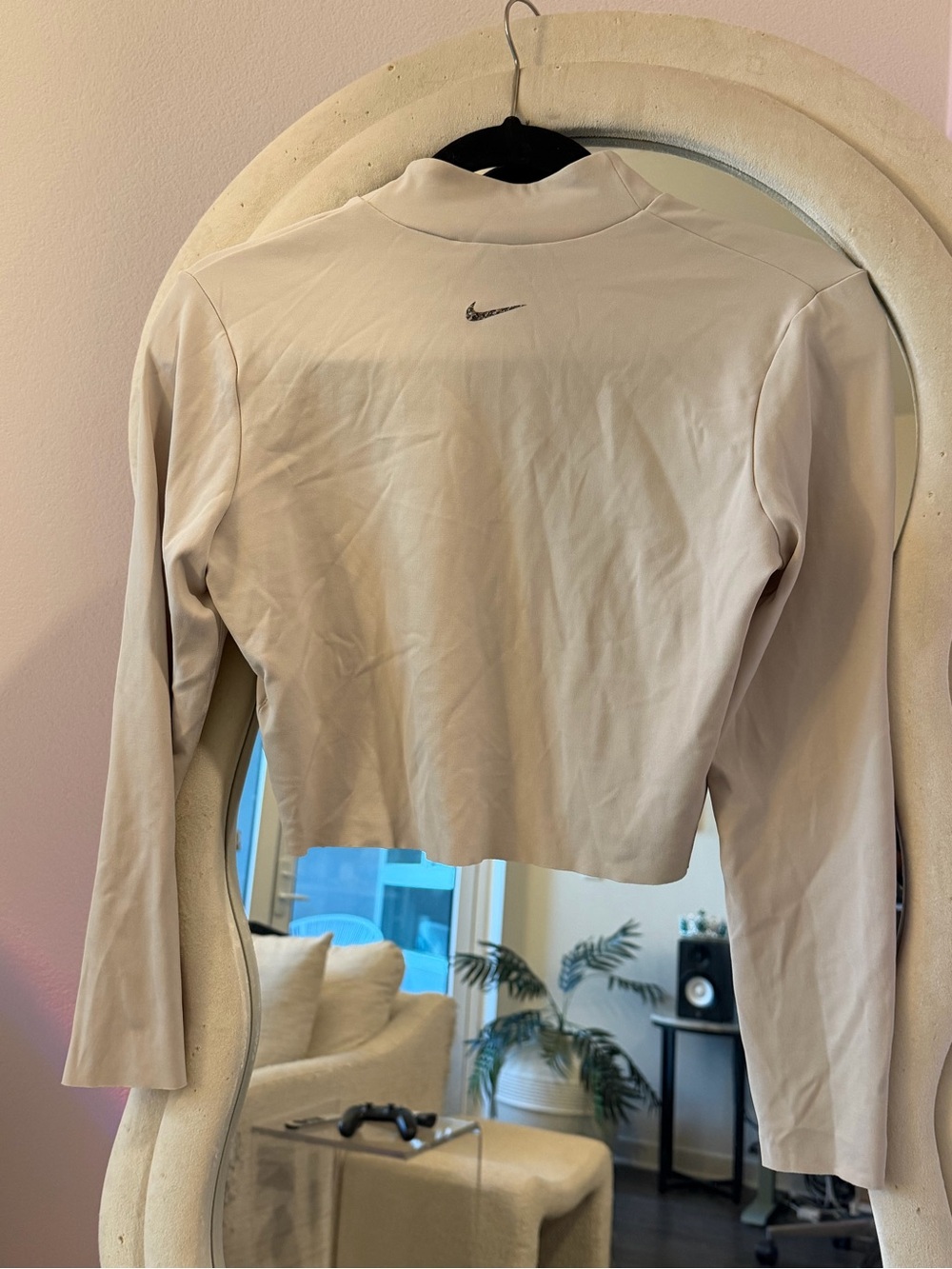 Nike Women's Beige Cropped Mock Neck Long Sleeve Work Out Top